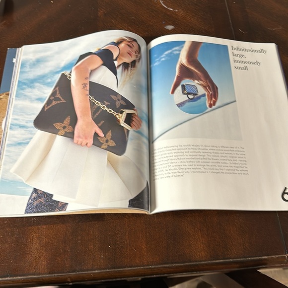 LV magazine #16 - Picture 2 of 4